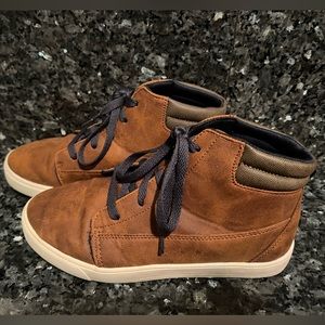 Wonder Nation Boys high top dress shoes - Size 4